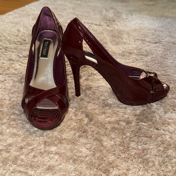 WHITE HOUSE BLACK MARKET 🍒dark cherry HEELS size 6.5 NWT (style: penny) - Picture 1 of 11